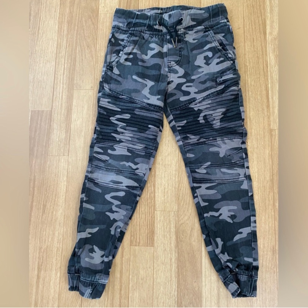 RING OF FIRE Boys Camouflage Jeans
Size 8